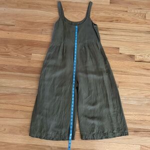 First Rite Dip cropped linen jumpsuit size M in olive green